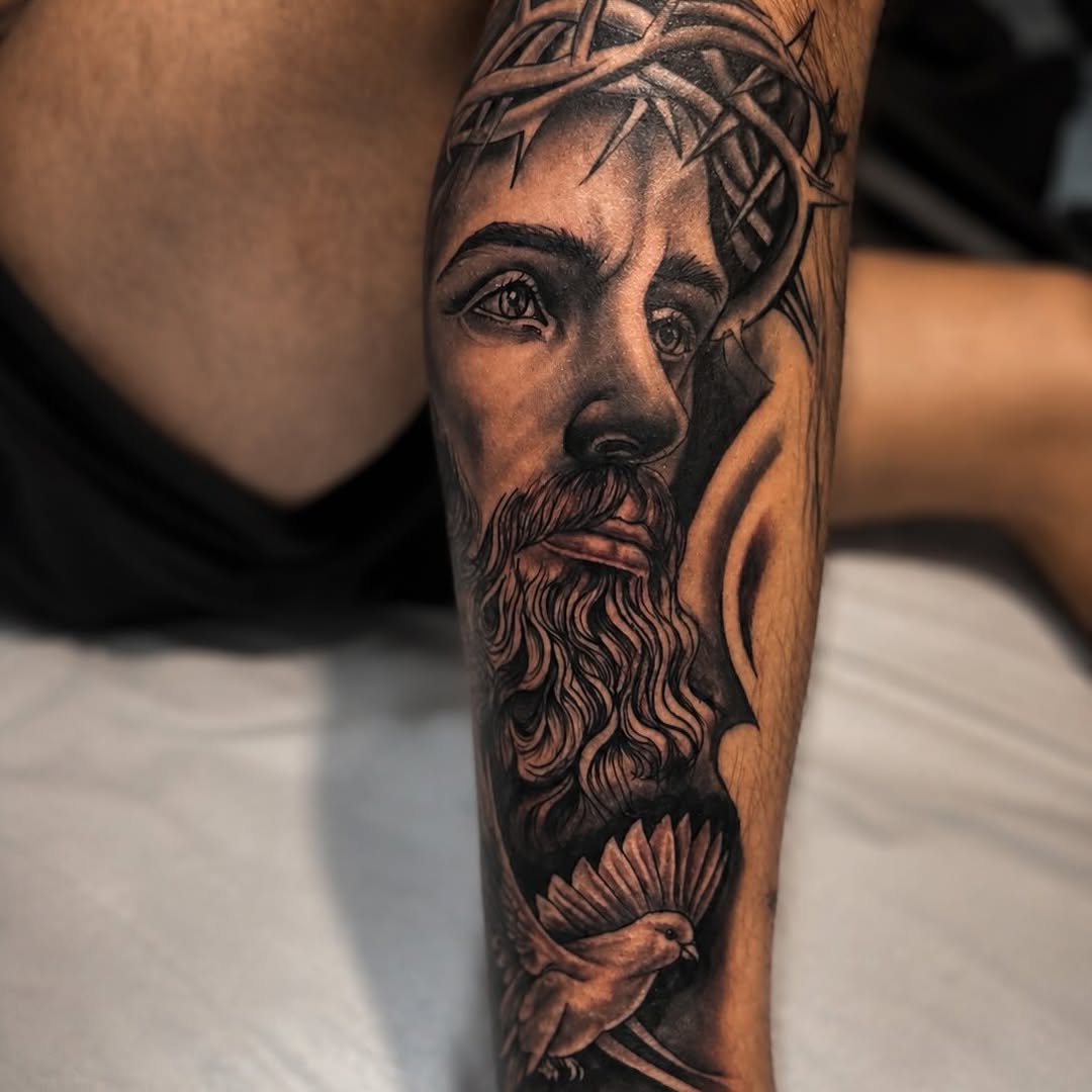 Tattoo by @dayse_ink — realism, black_and_grey