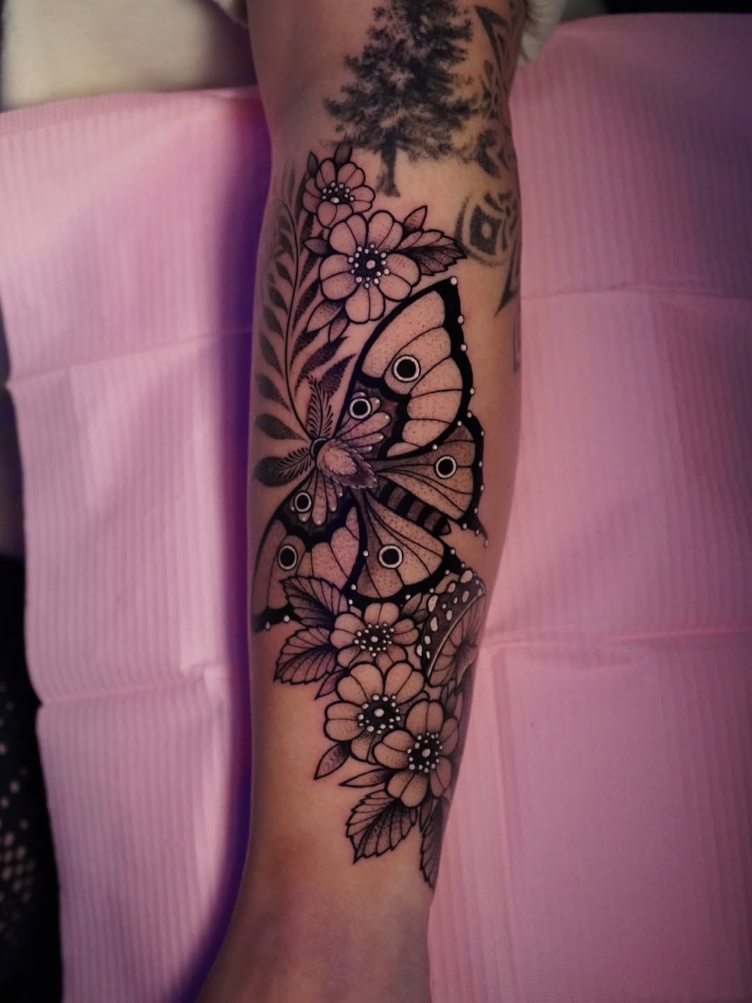 Tattoo by @aries.inkz โ black_and_grey, fine_line