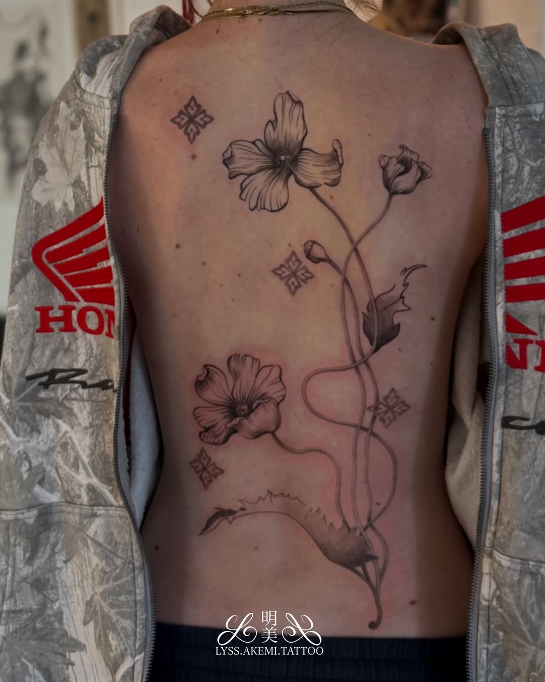 Tattoo by @lyss.akemi.tattoo — fine_line, black_and_grey