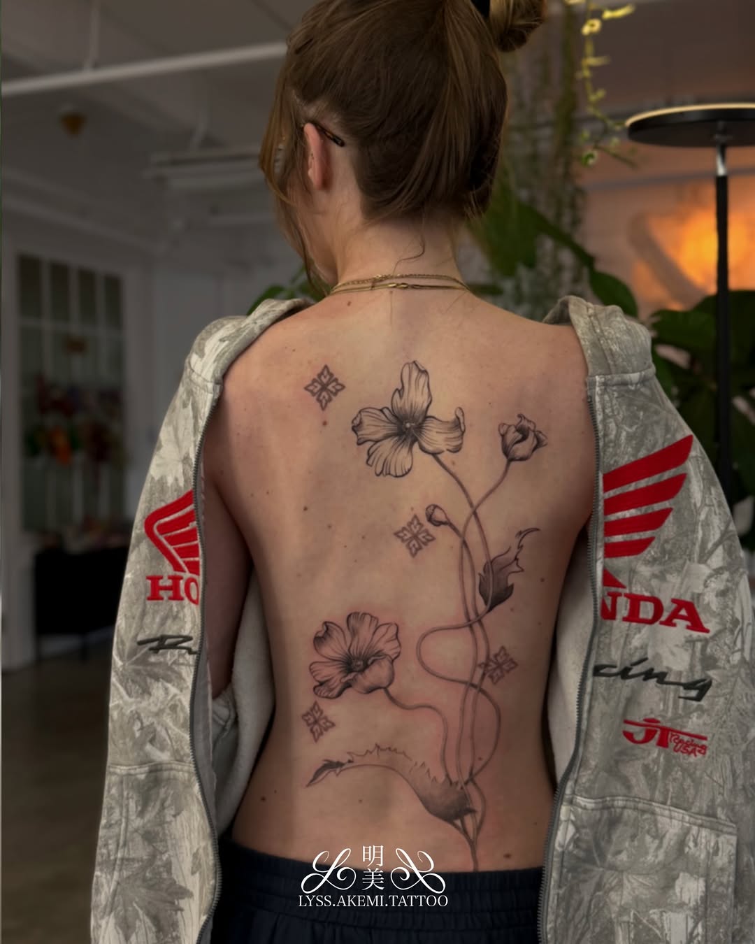 Tattoo by @lyss.akemi.tattoo — fine_line, black_and_grey