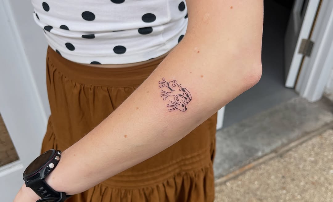 Tattoo by @pop.tats — fine_line