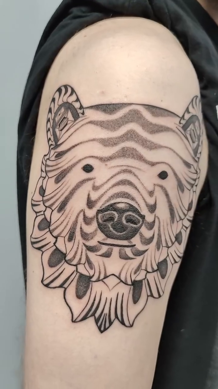 Tattoo by @tomloranz — blackwork