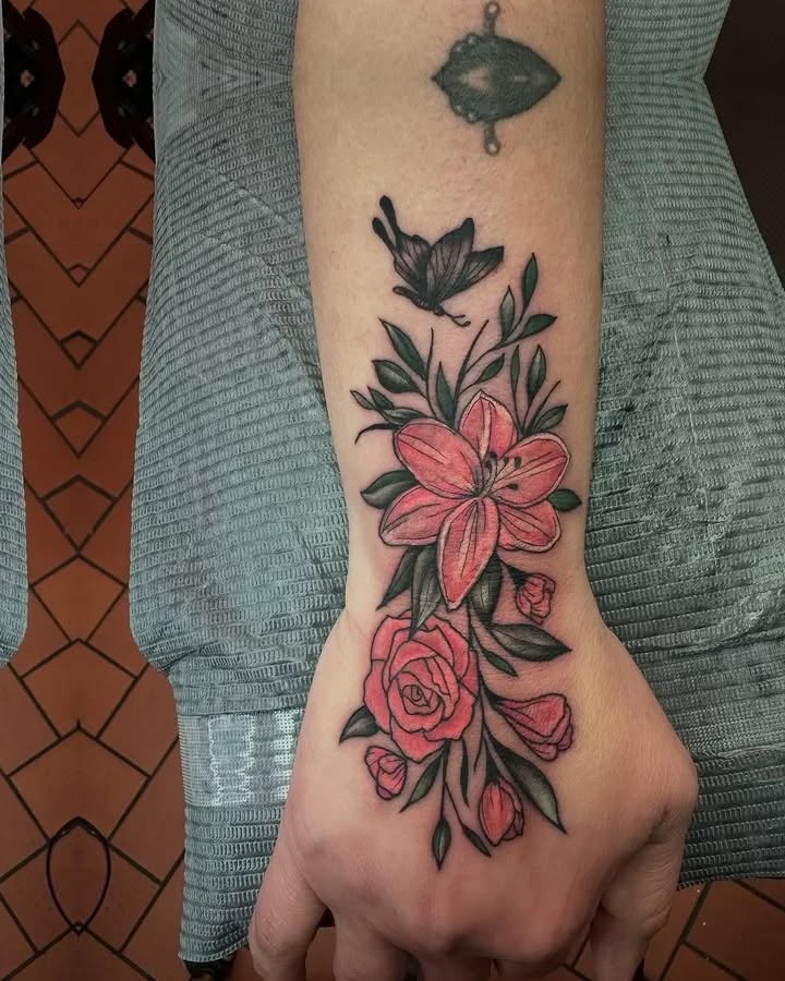 Tattoo by @rafaellubowitt — illustrative, fine_line