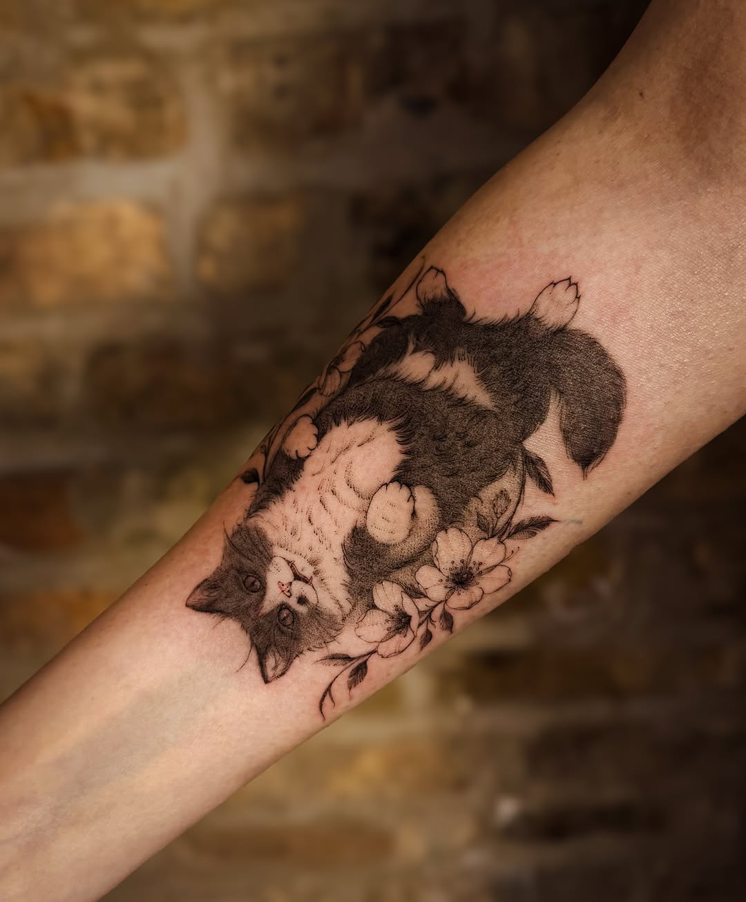 Tattoo by @iguana_tattoo_ch β realism