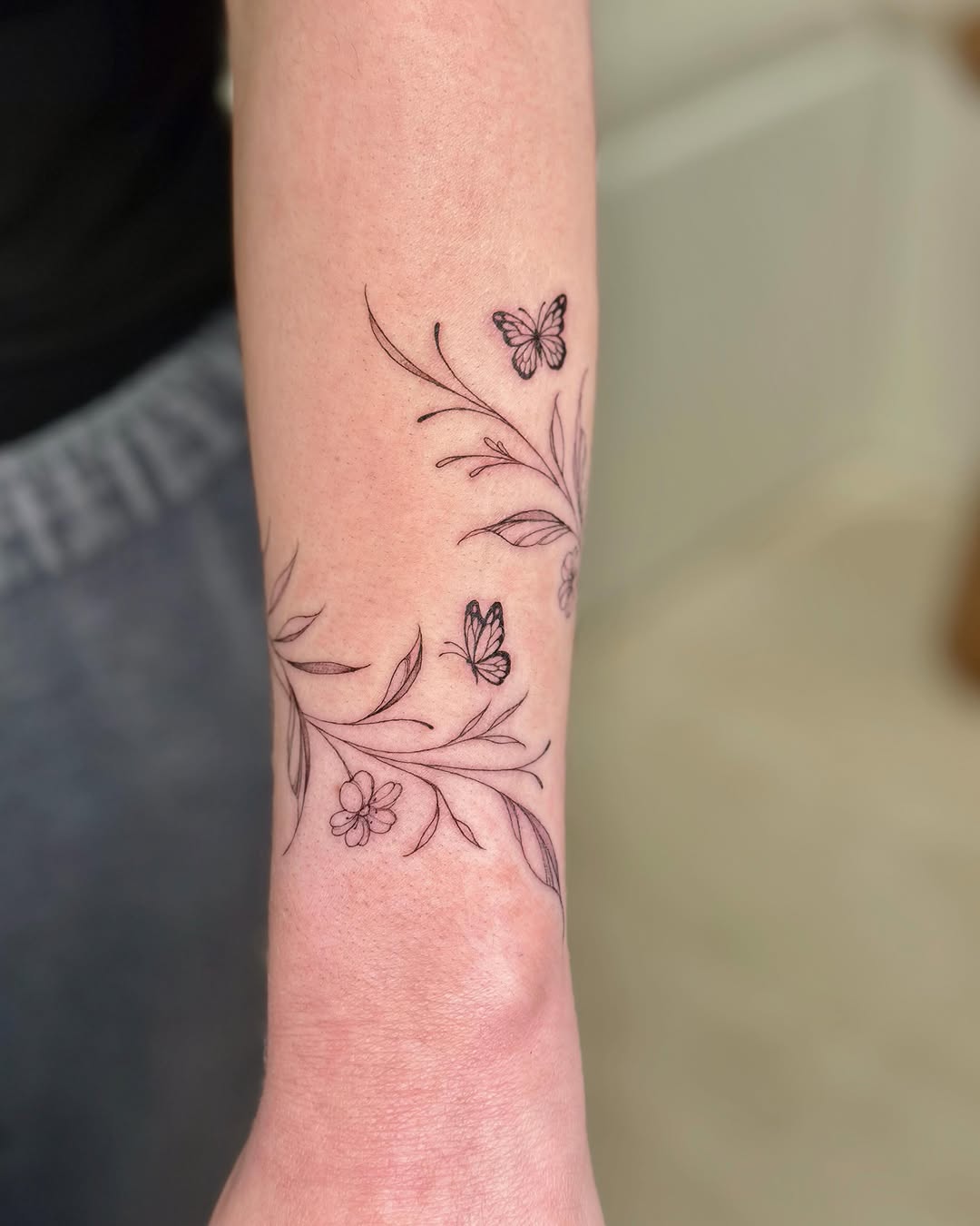 Tattoo by @t.ffanystudio — fine_line, minimalist