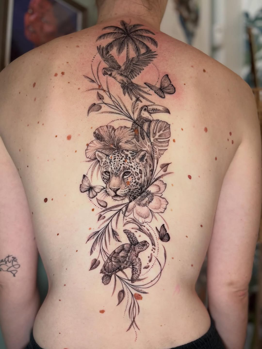 Tattoo by @la_passoire — black_and_grey, illustrative