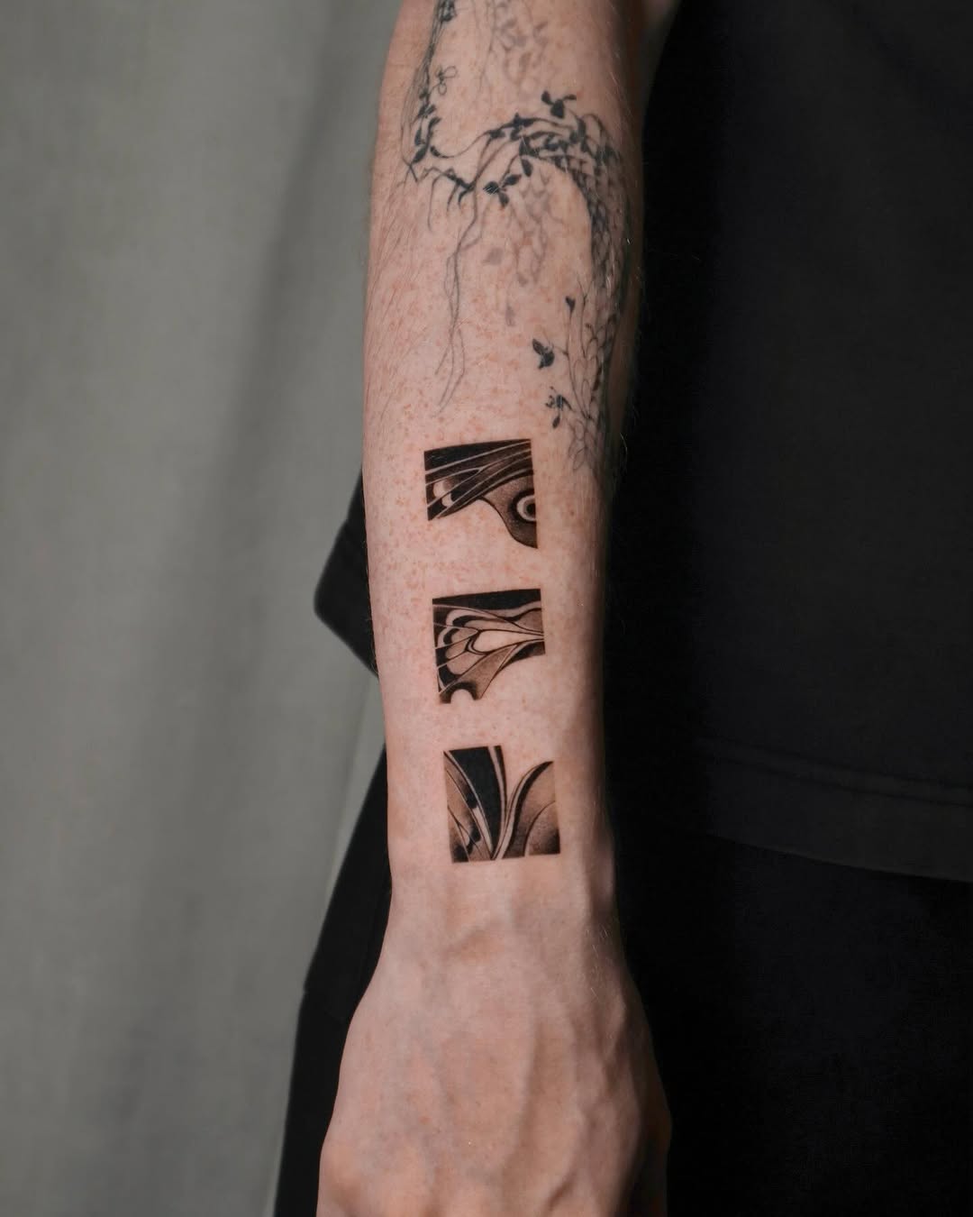 Tattoo by @rivdttt β black_and_grey, fine_line