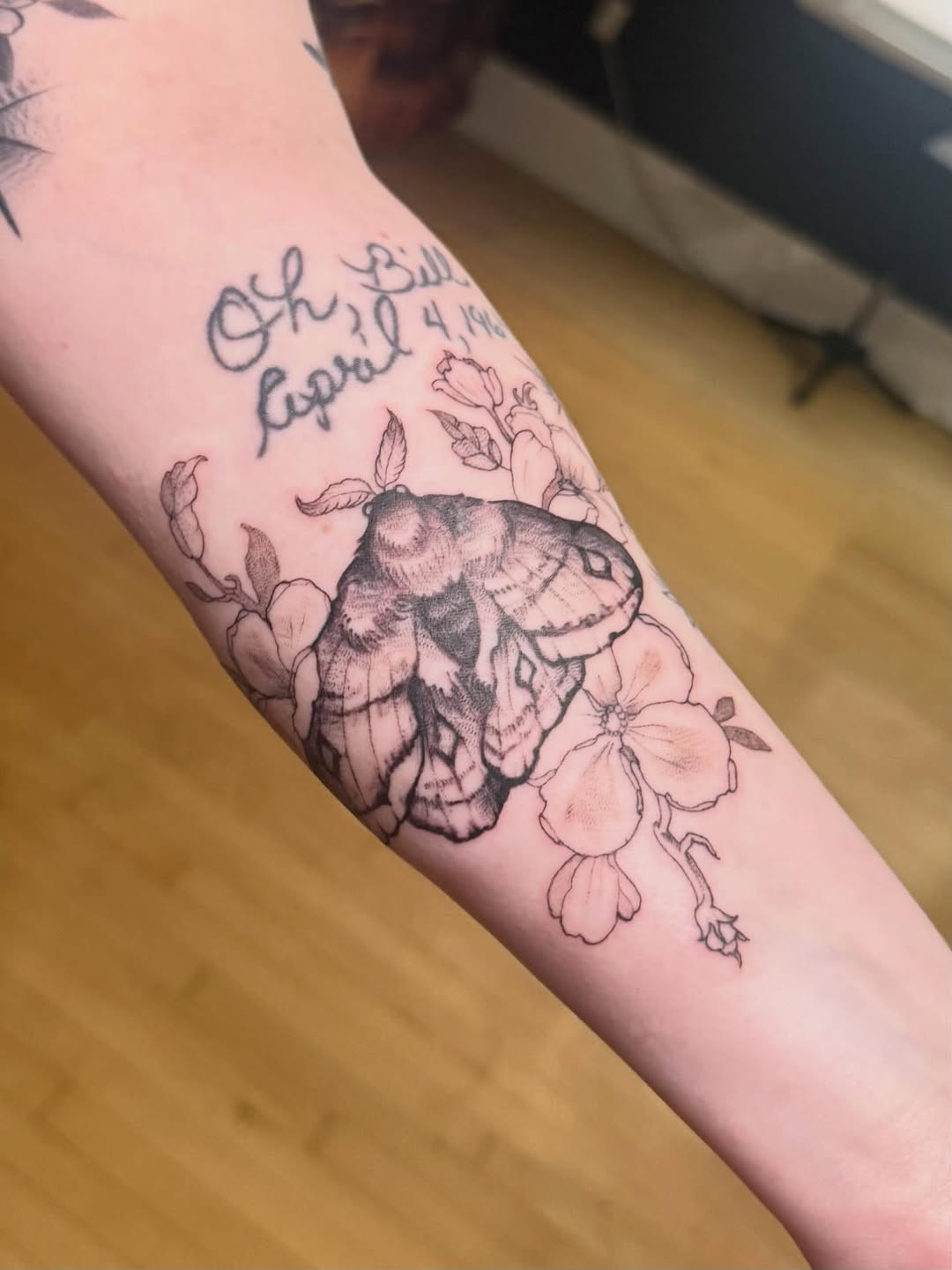 Tattoo by @melania.tatts โ black_and_grey, fine_line