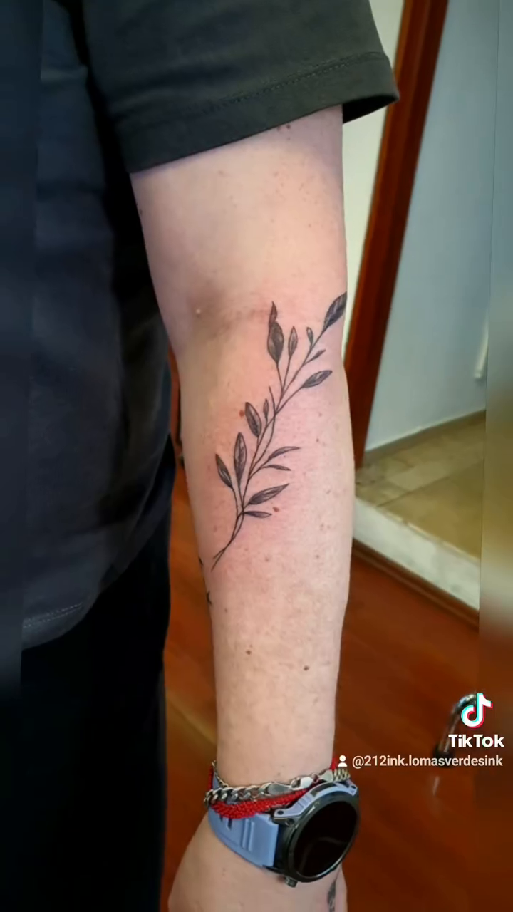 Tattoo by @bettoink — fine_line, illustrative