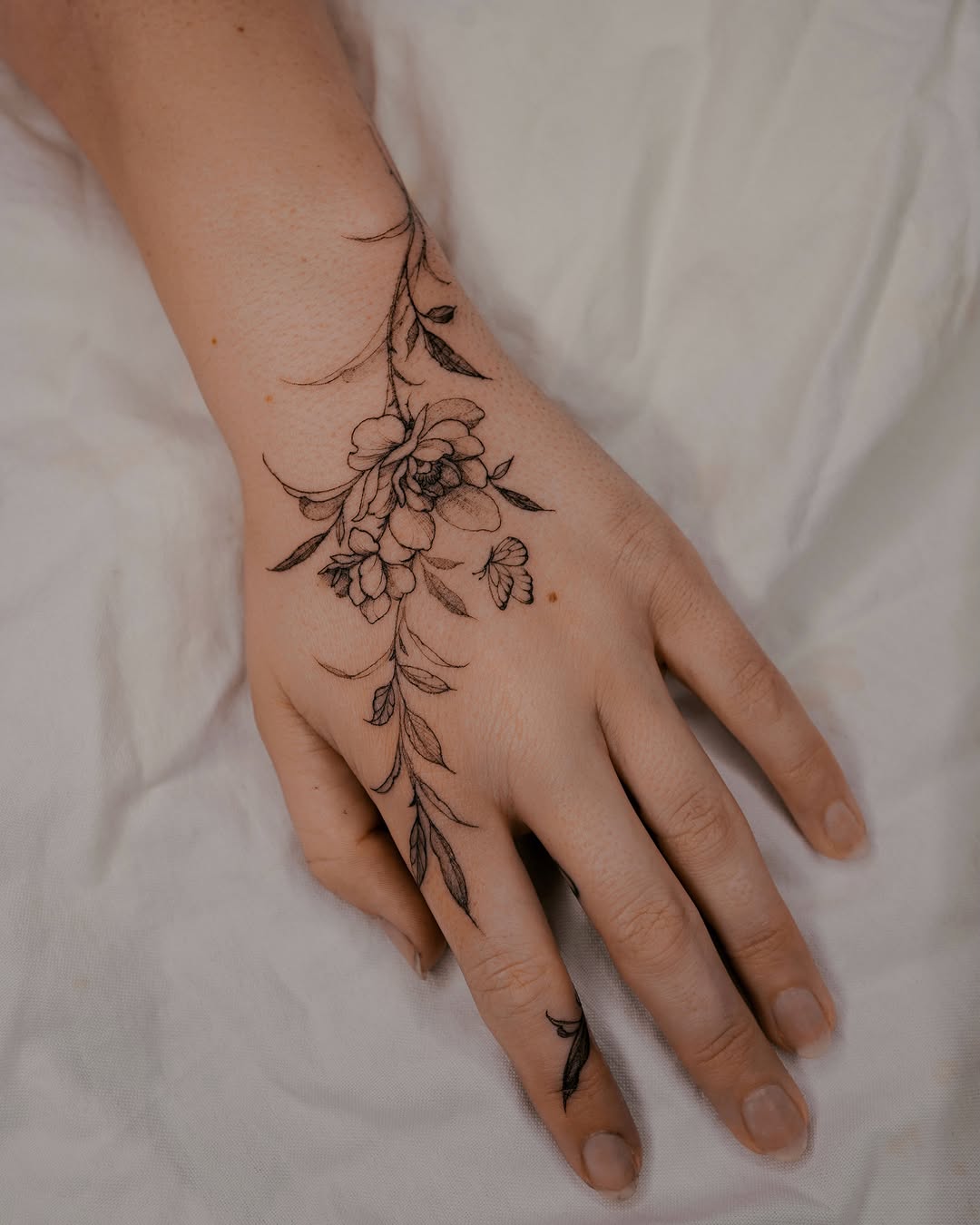 Tattoo by @yeonji_heart โ fine_line, illustrative