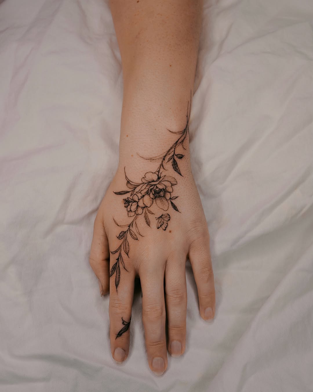 Tattoo by @yeonji_heart โ fine_line, illustrative