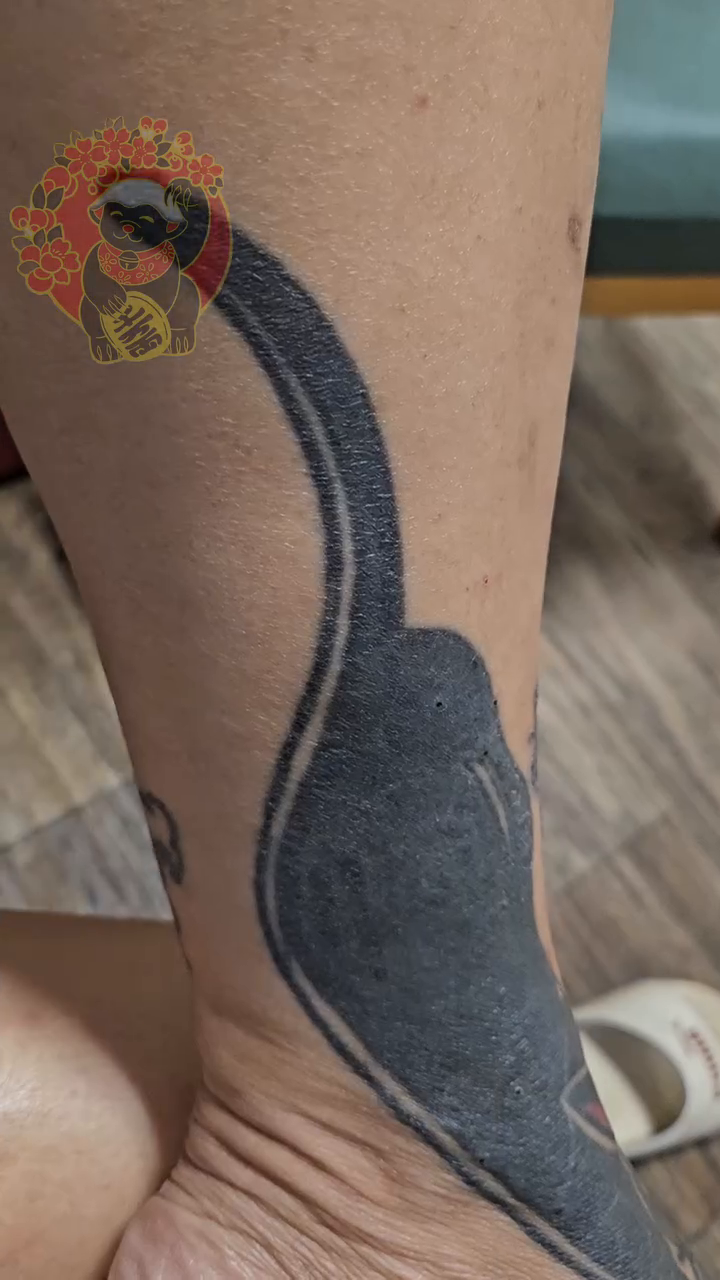 Tattoo by @honeybadgertat2 — blackwork