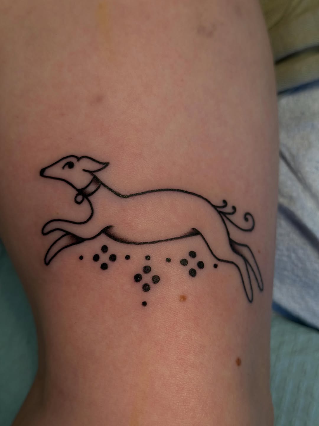 Tattoo by @dojatatt — illustrative, minimalist
