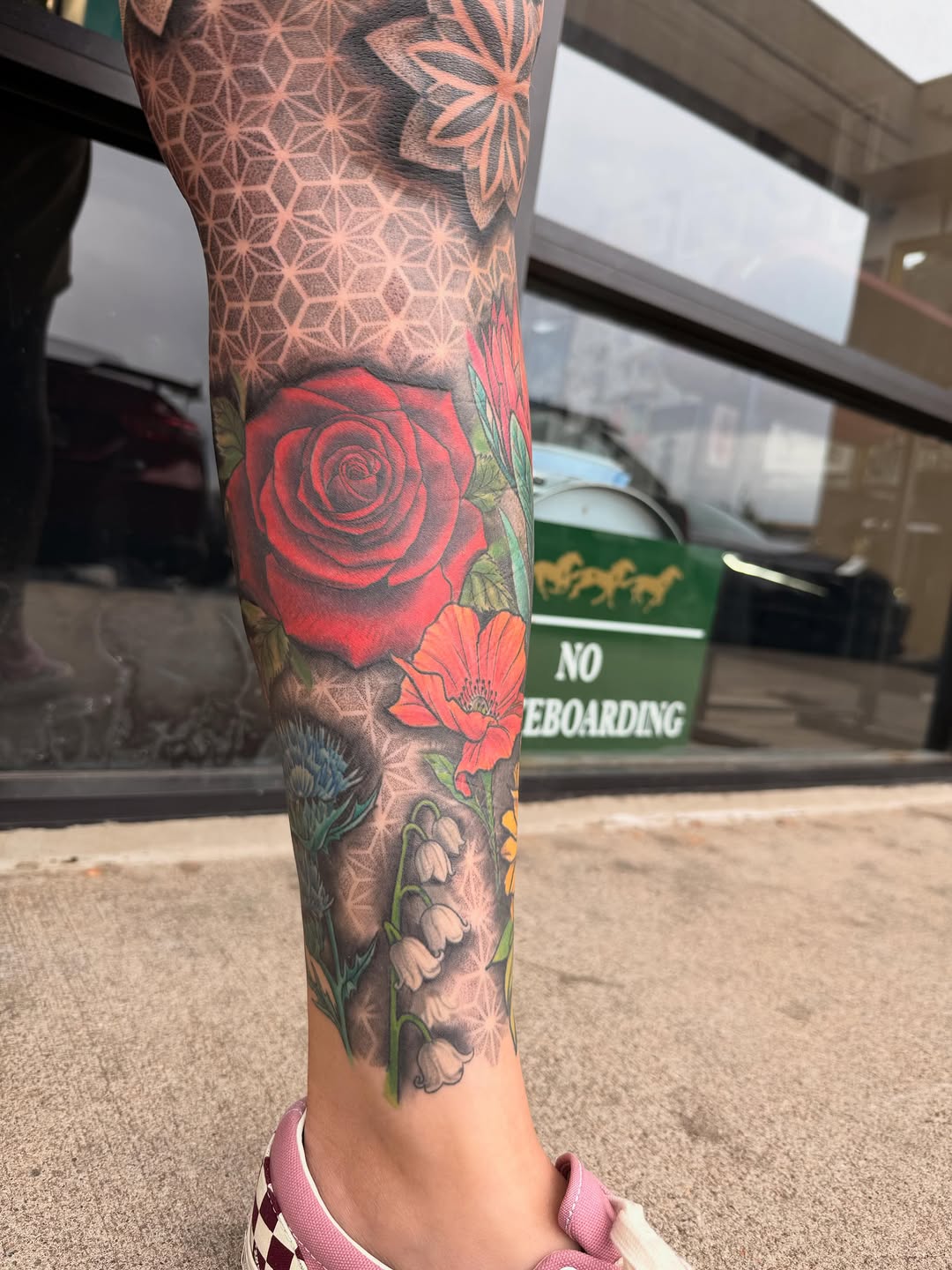 Tattoo by @trinatatuaje — realism, geometric