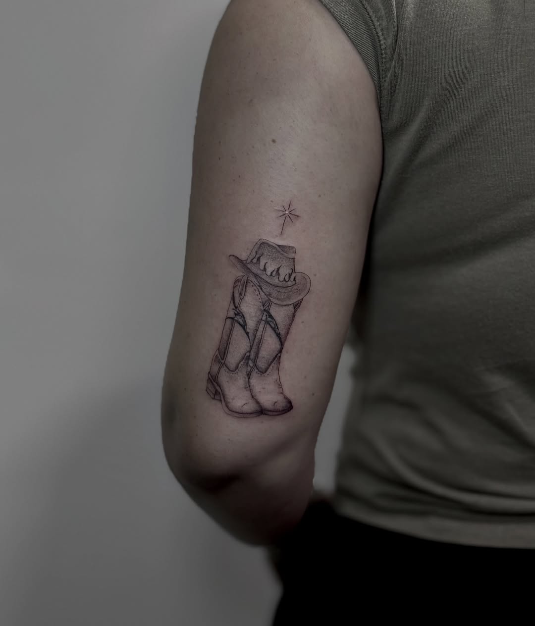 Tattoo by @mugshot.ink — fine_line, illustrative