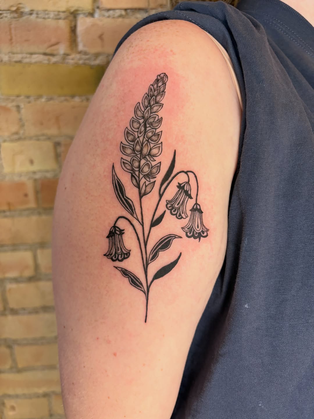 Tattoo by @linds.ink โ fine_line, black_and_grey