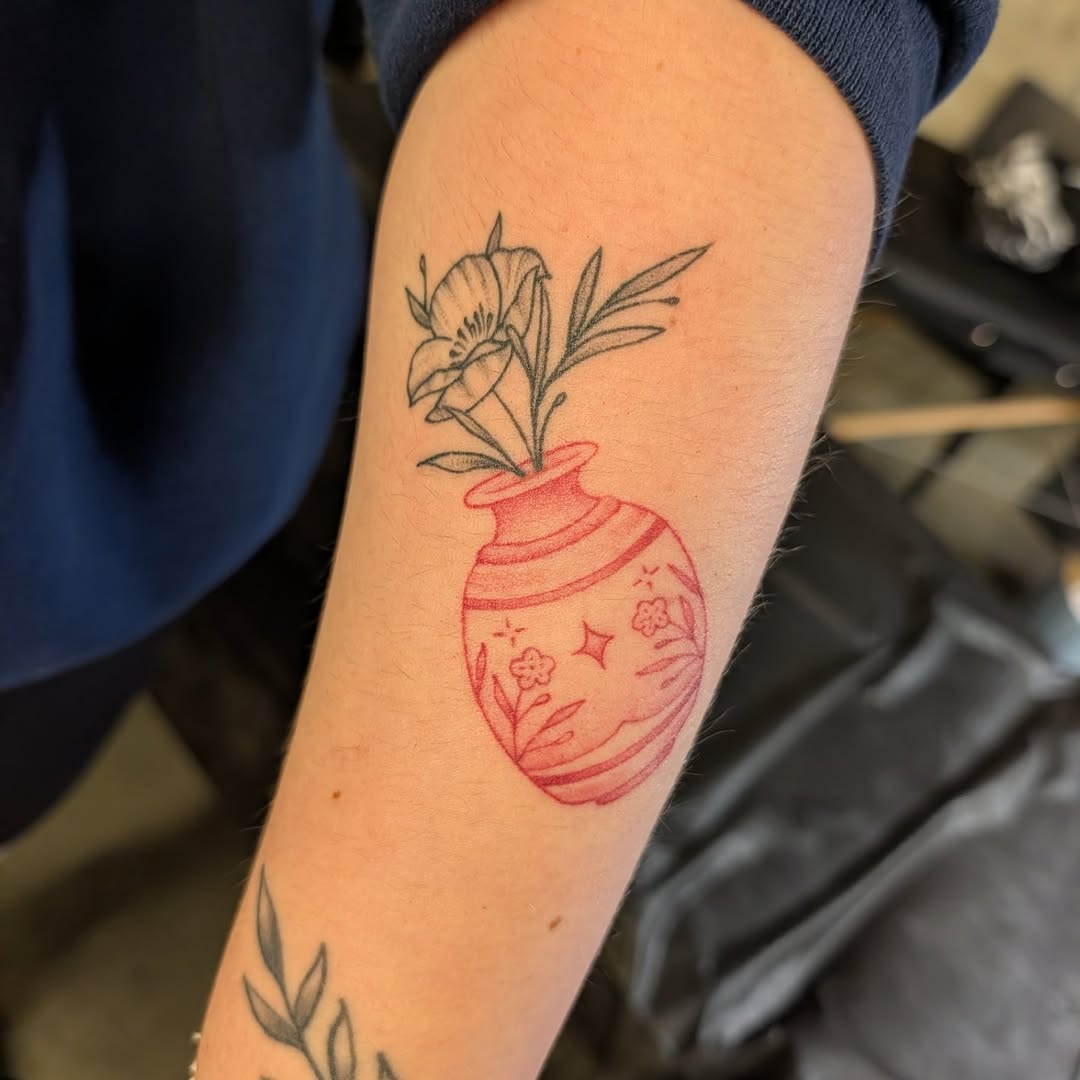Tattoo by @heathstudiosandtattoo โ fine_line, illustrative