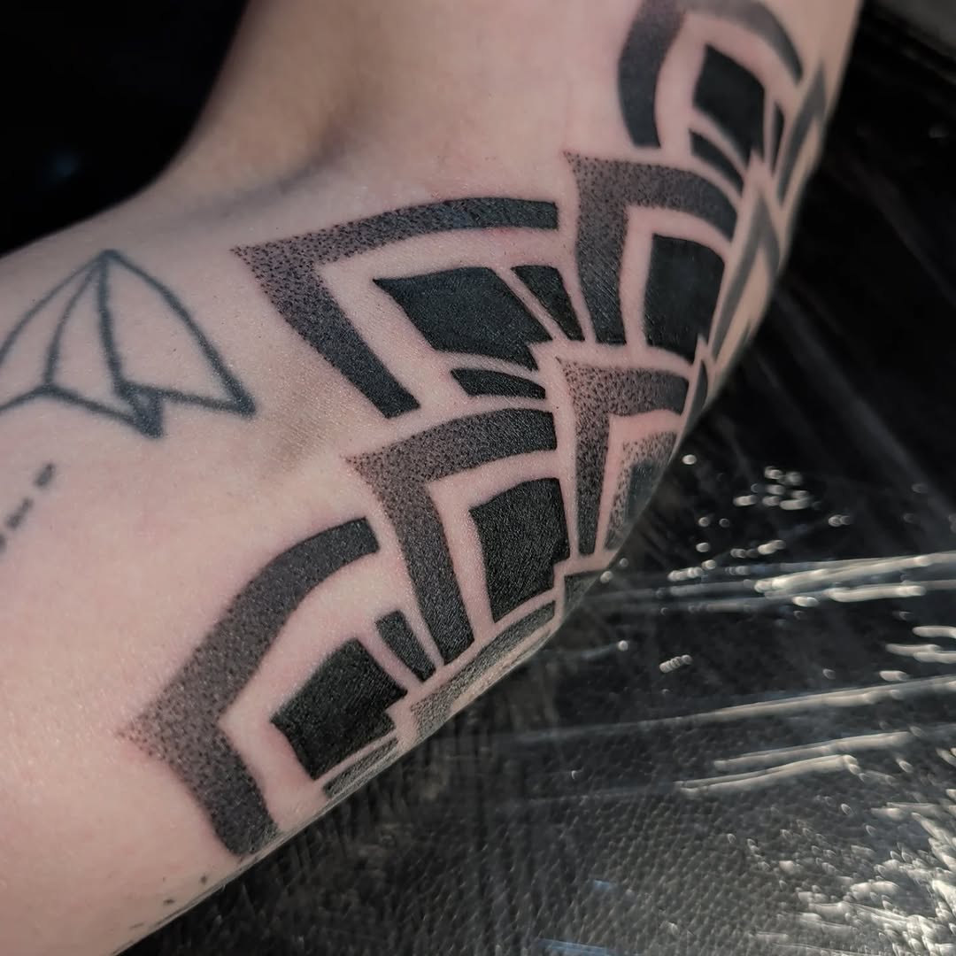 Tattoo by @heathstudiosandtattoo โ geometric, dotwork