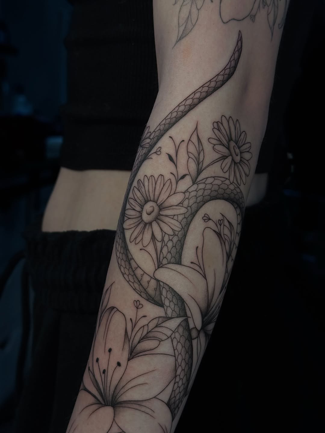 Tattoo by @inkedbyjulia โ fine_line, black_and_grey