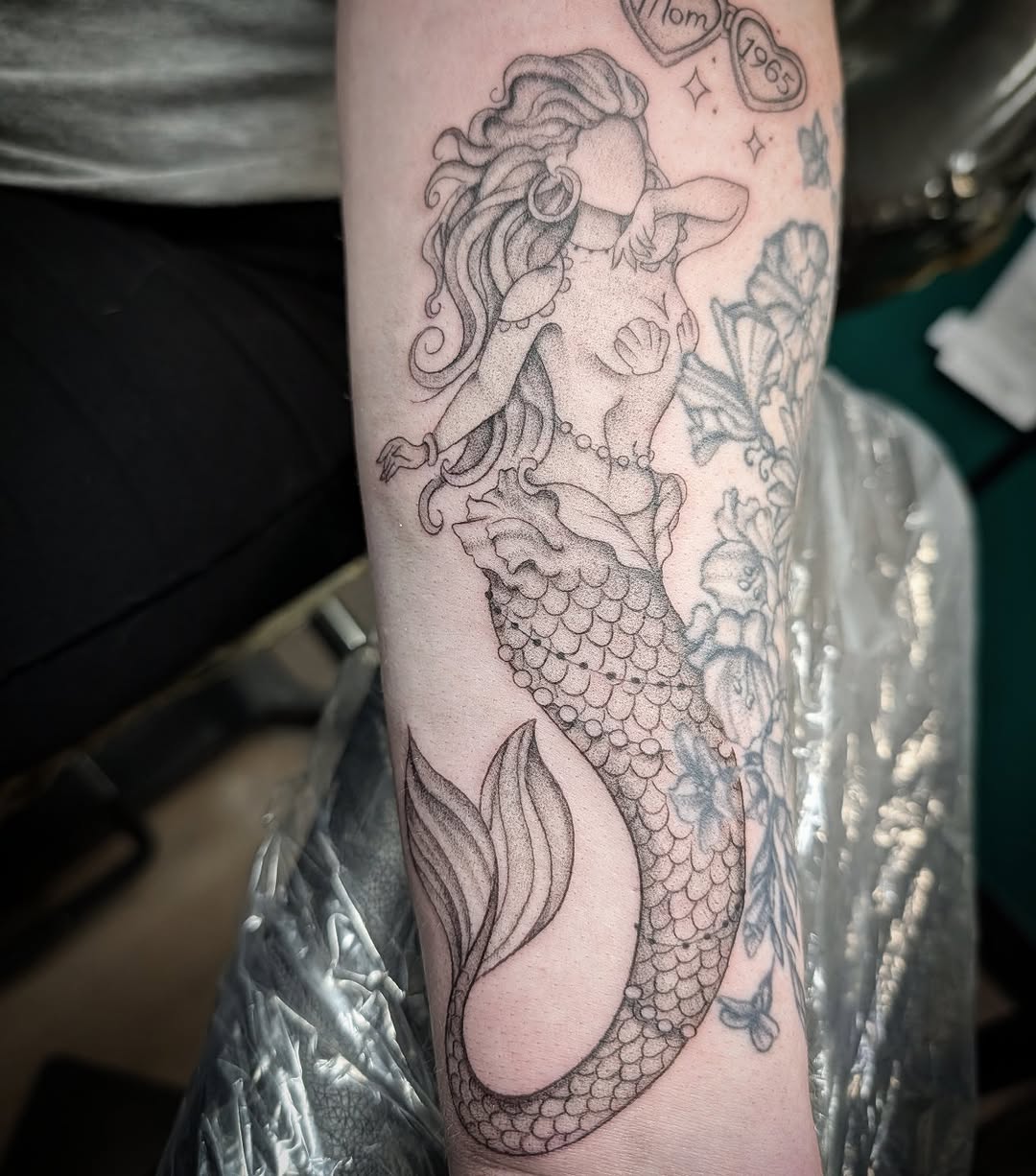 Tattoo by @kenzie_the_barbarian — fine_line, dotwork