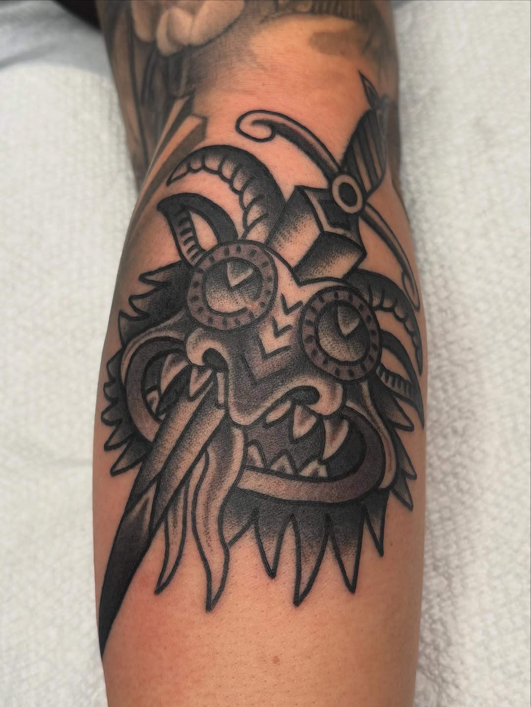 Tattoo by @karenforyoutattoo — blackwork