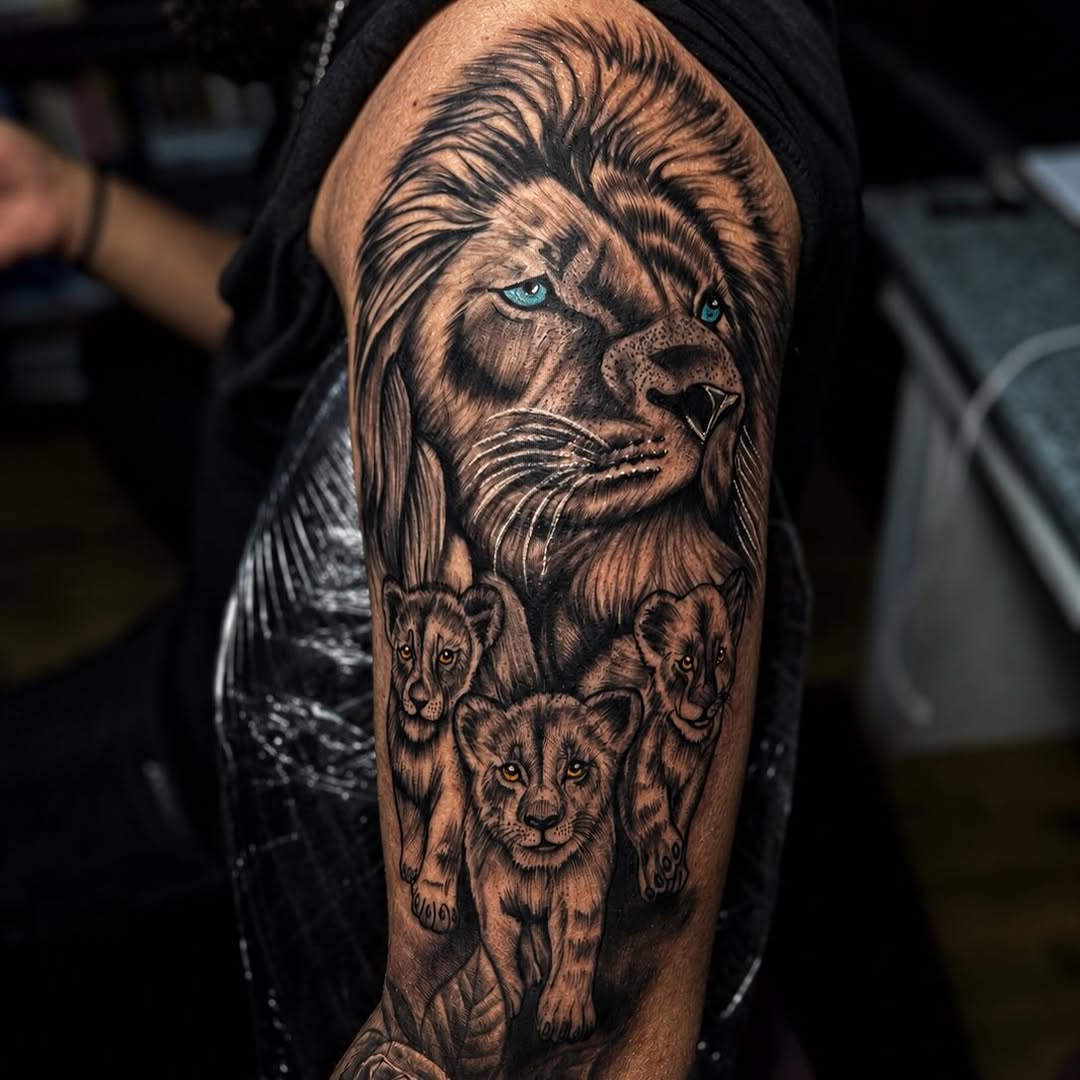 Tattoo by @dayse_ink — realism, black_and_grey