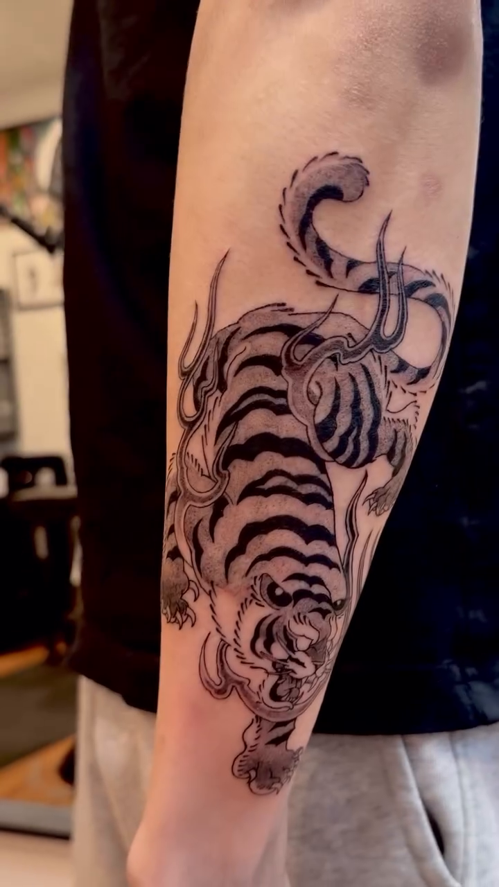 Tattoo by @tottory21 — japanese_irezumi, blackwork
