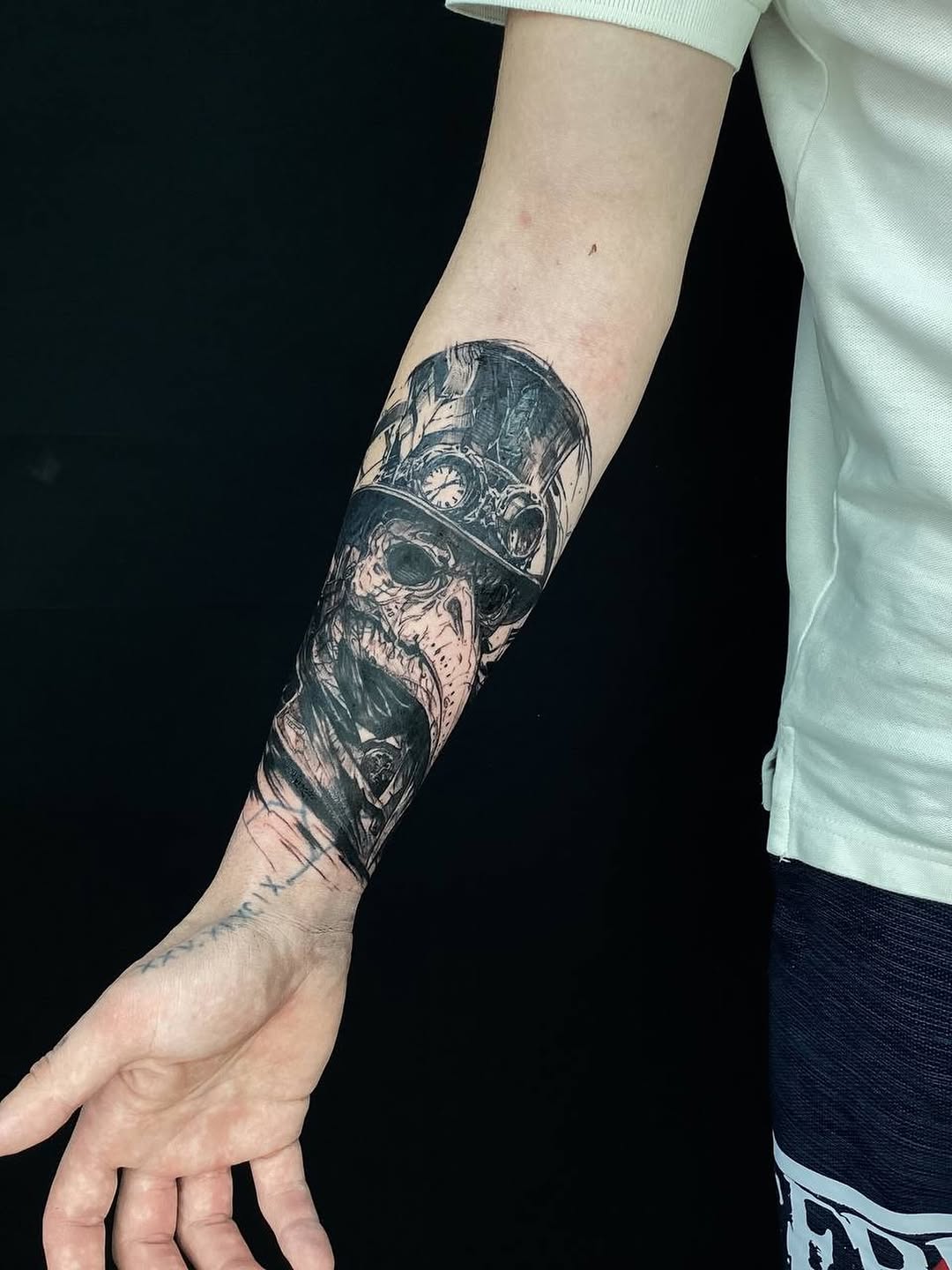 Tattoo by @alekseymolyarenko — blackwork
