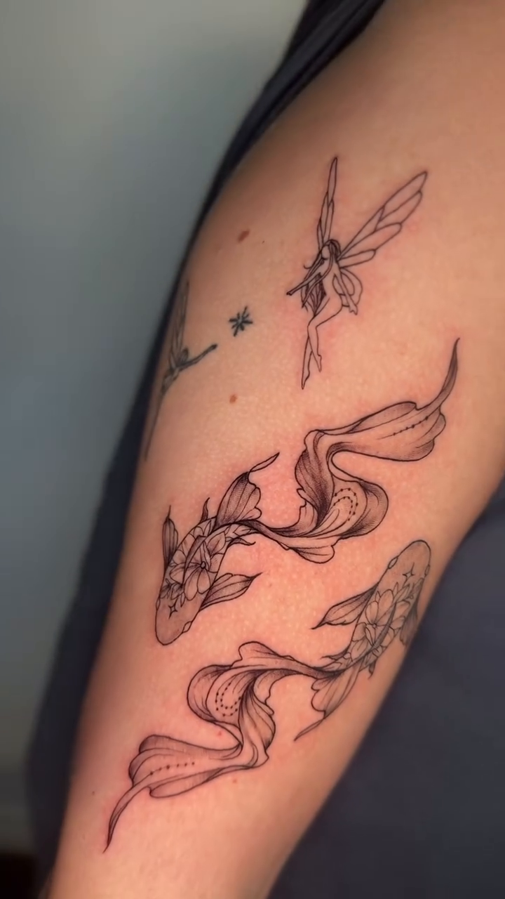 Tattoo by @tattoosbykaur โ fine_line