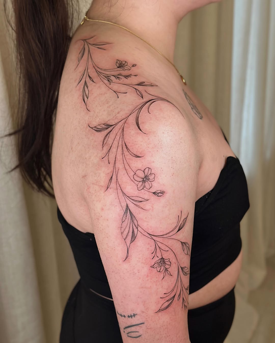 Tattoo by @t.ffanystudio — fine_line, minimalist