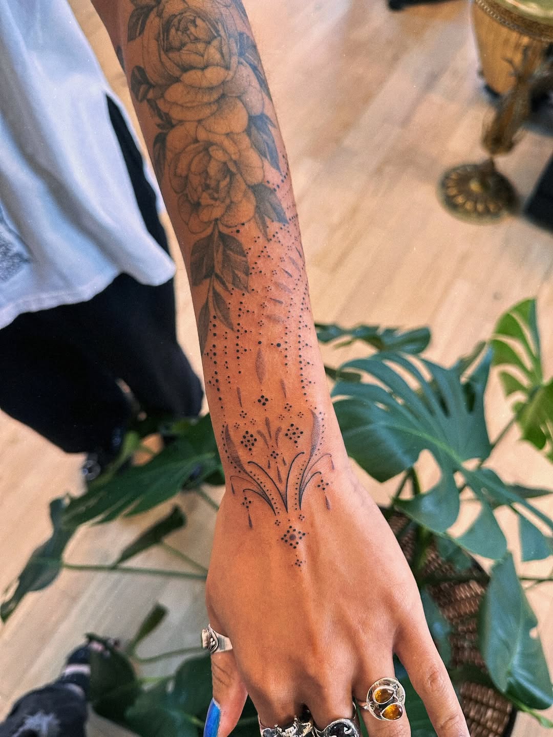 Tattoo by @mushrooomqueen β fine_line, dotwork