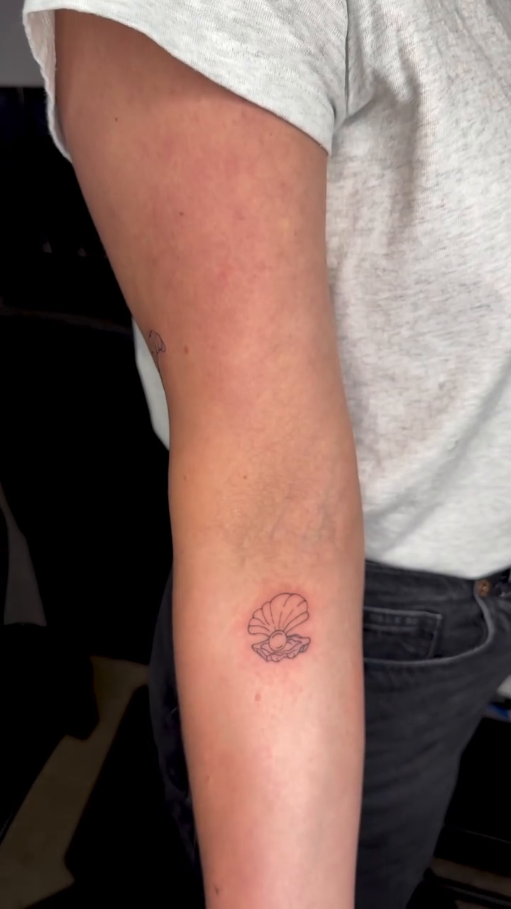 Tattoo by @aliceholdcrofttattoo — fine_line