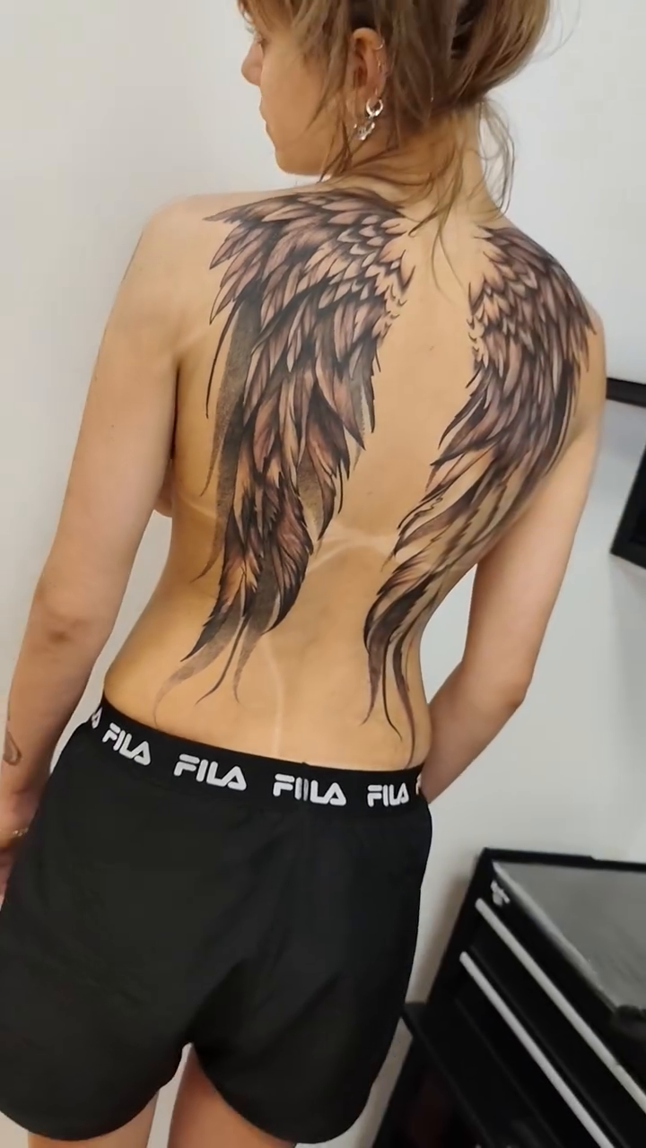 Tattoo by @martinatattoolanzarote — realism, black_and_grey