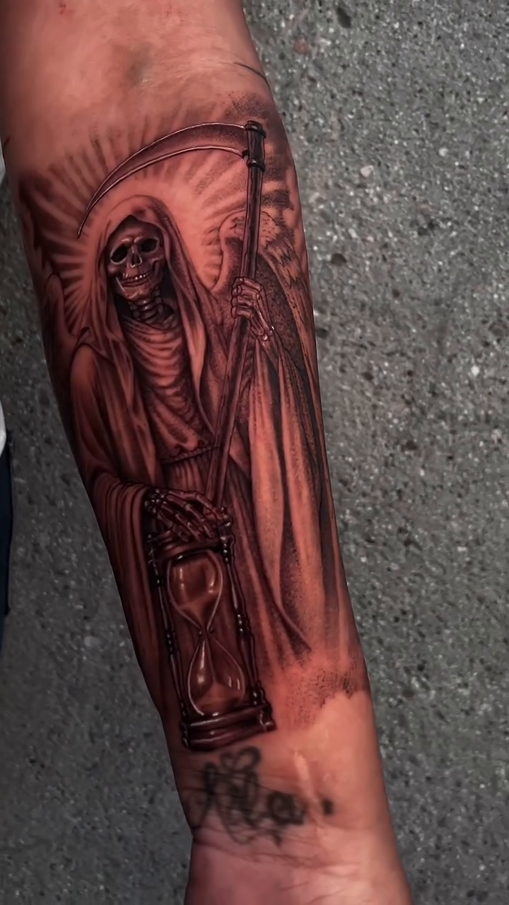 Tattoo by @chatos_tinta — black_and_grey, realism