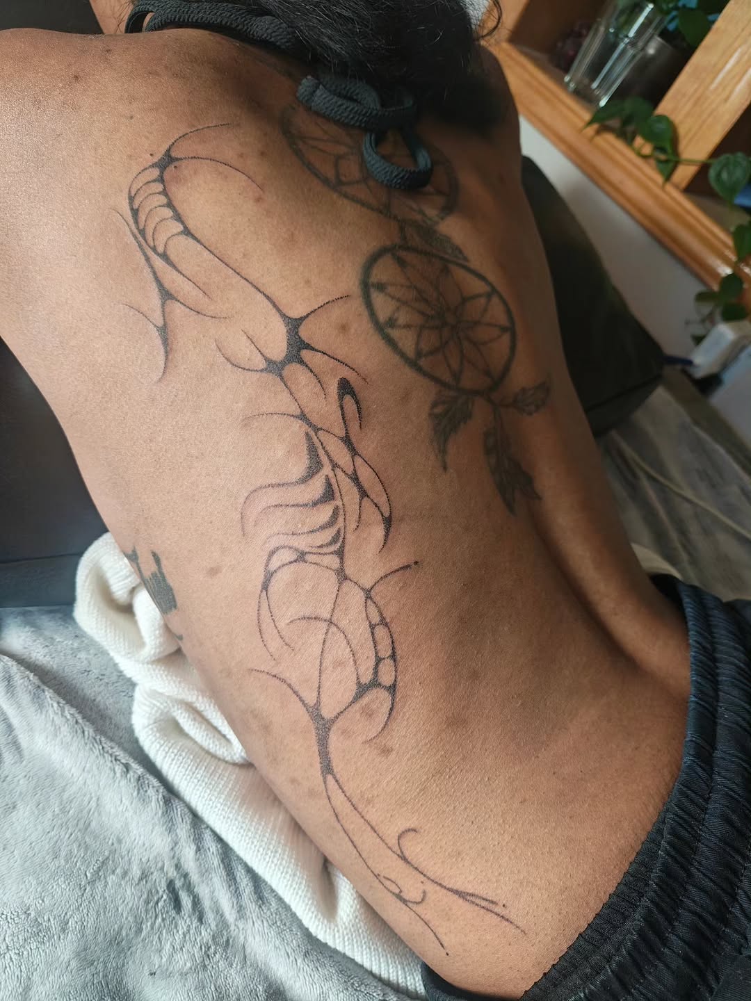 Tattoo by @umubiri.tattoo — fine_line, geometric
