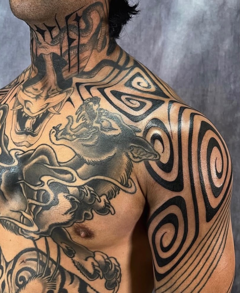 Tattoo by @katnoirink โ japanese_irezumi, black_and_grey