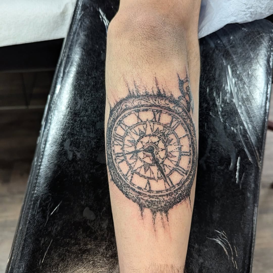Tattoo by @dondunntattoos — blackwork