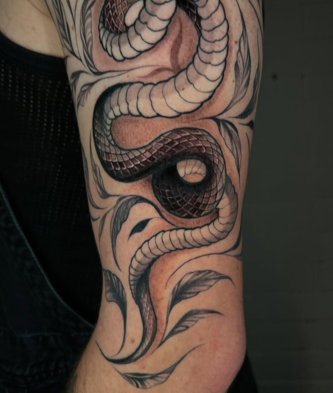 Tattoo by @palomatatu — black_and_grey, illustrative