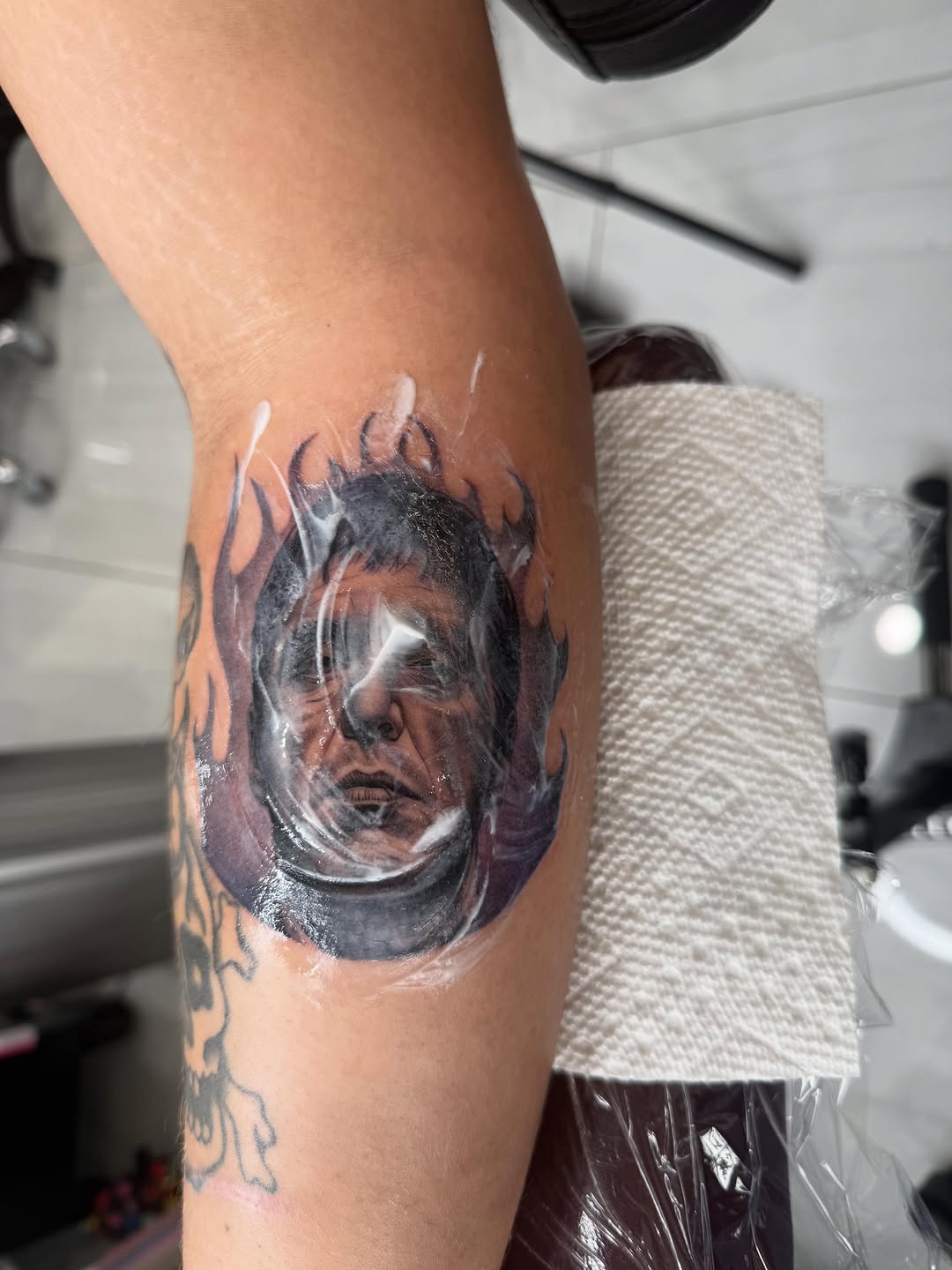 Tattoo by @chelaarte — realism, black_and_grey