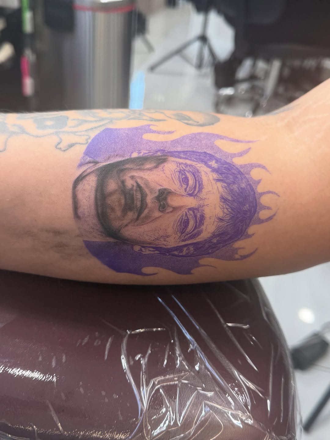 Tattoo by @chelaarte — realism, black_and_grey
