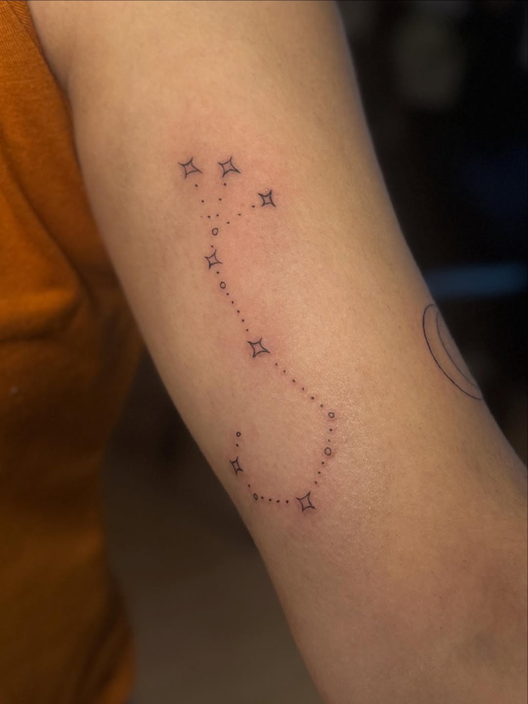 Tattoo by @needlenikki — fine_line, minimalist