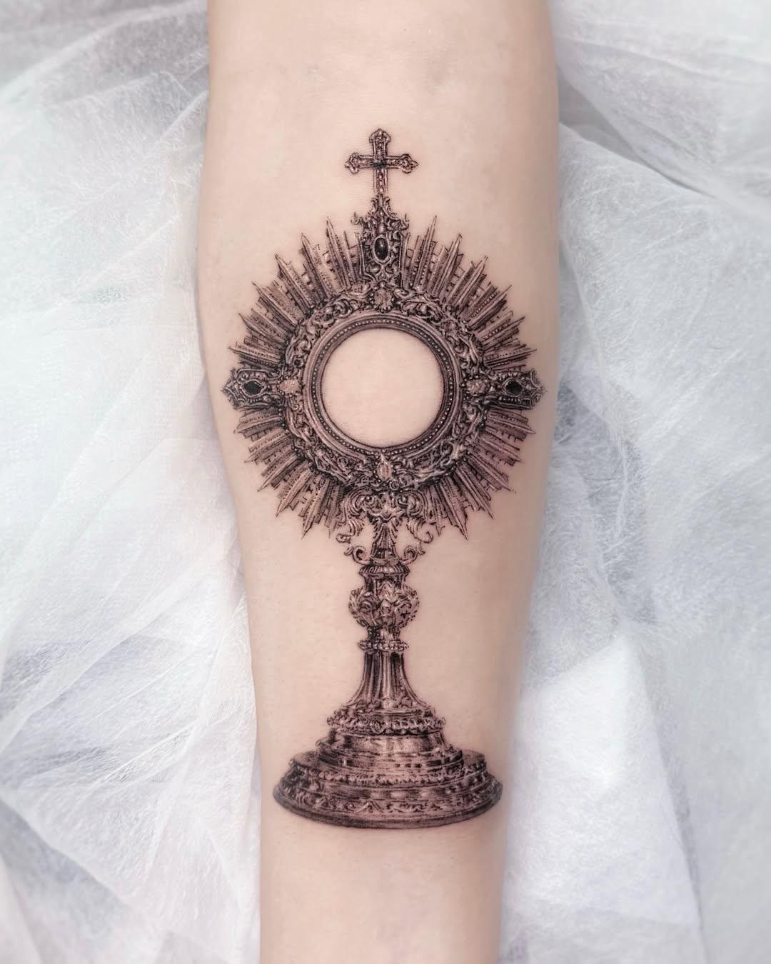 Tattoo by @lucyy.inked โ black_and_grey, realism