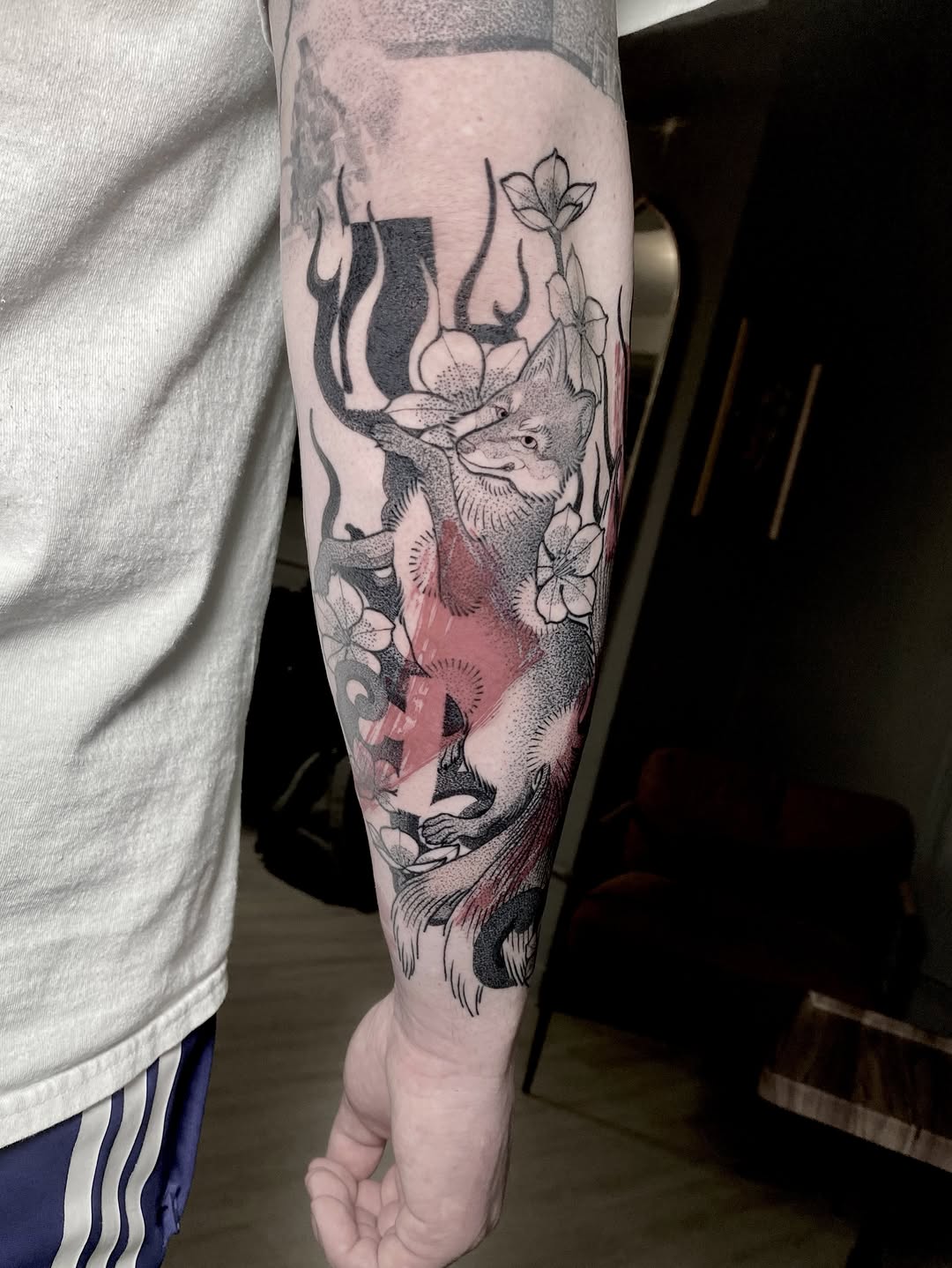 Tattoo by @therowanstarr โ illustrative, dotwork