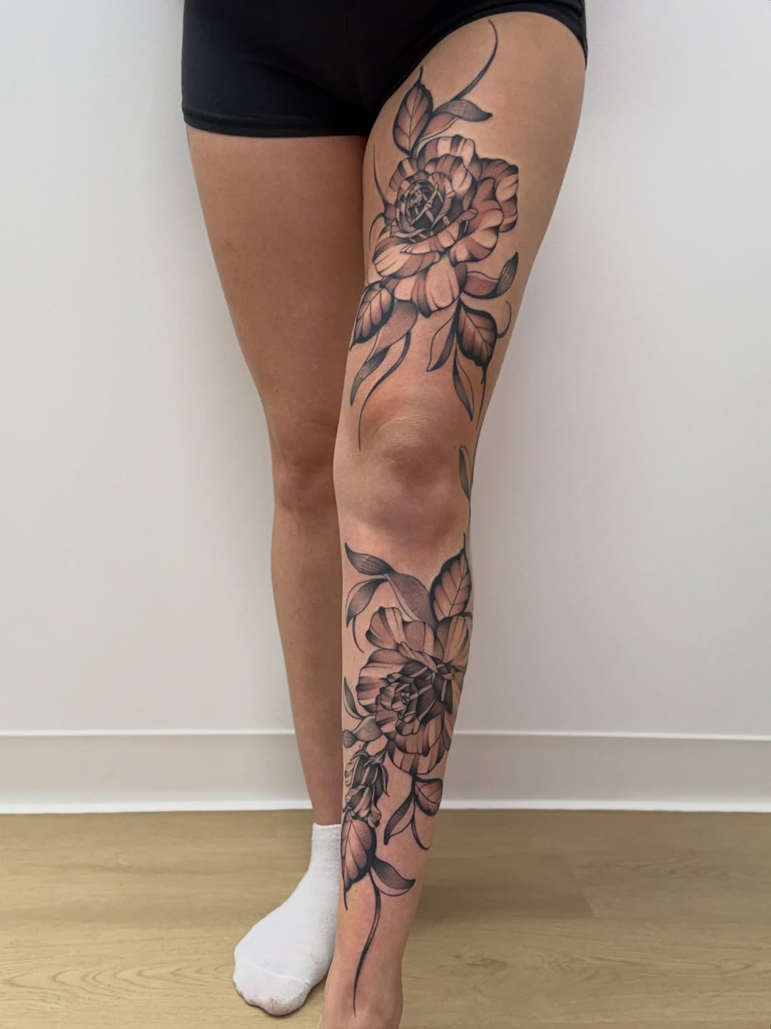 Tattoo by @lilindigotattoo — black_and_grey, fine_line