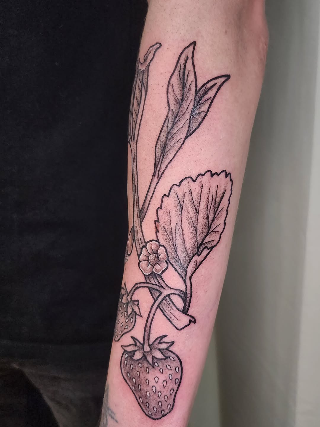 Tattoo by @lindseystattytats — black_and_grey