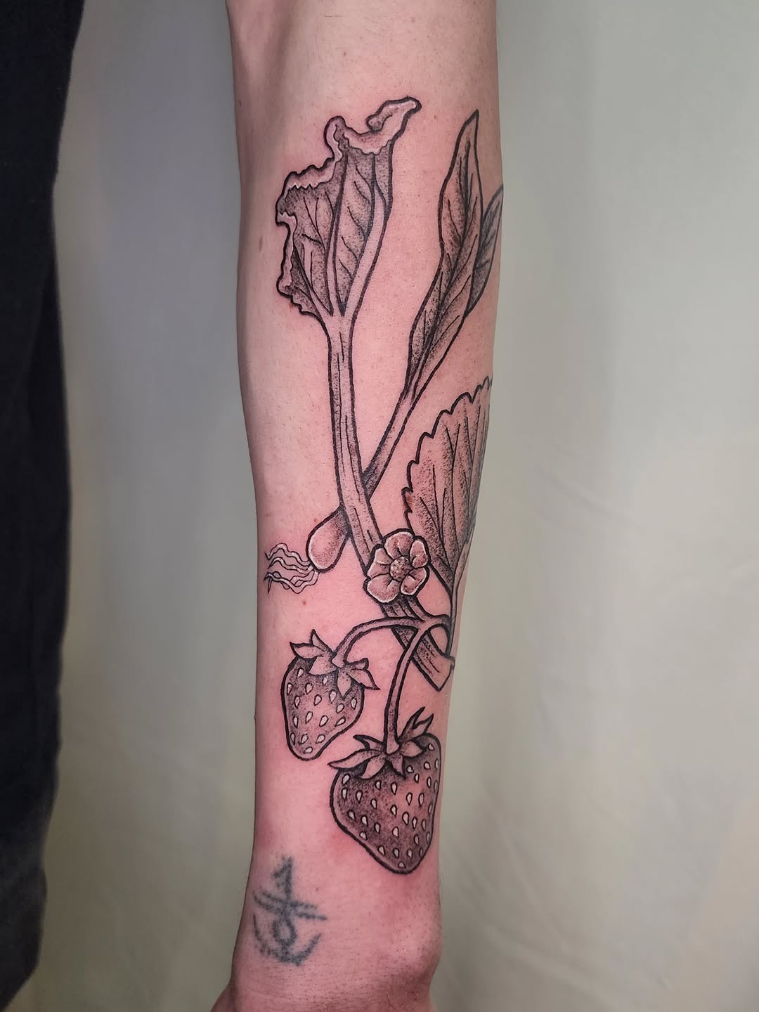 Tattoo by @lindseystattytats — black_and_grey