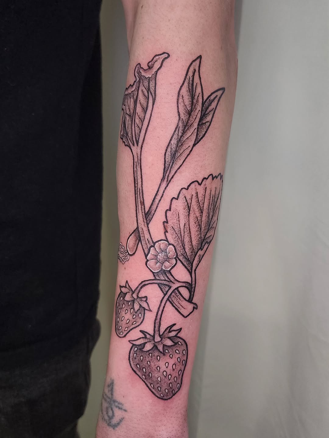 Tattoo by @lindseystattytats — black_and_grey
