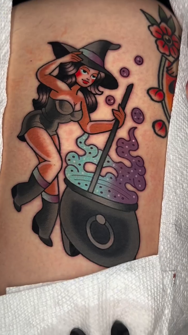 Tattoo by @rugido — american_traditional, illustrative