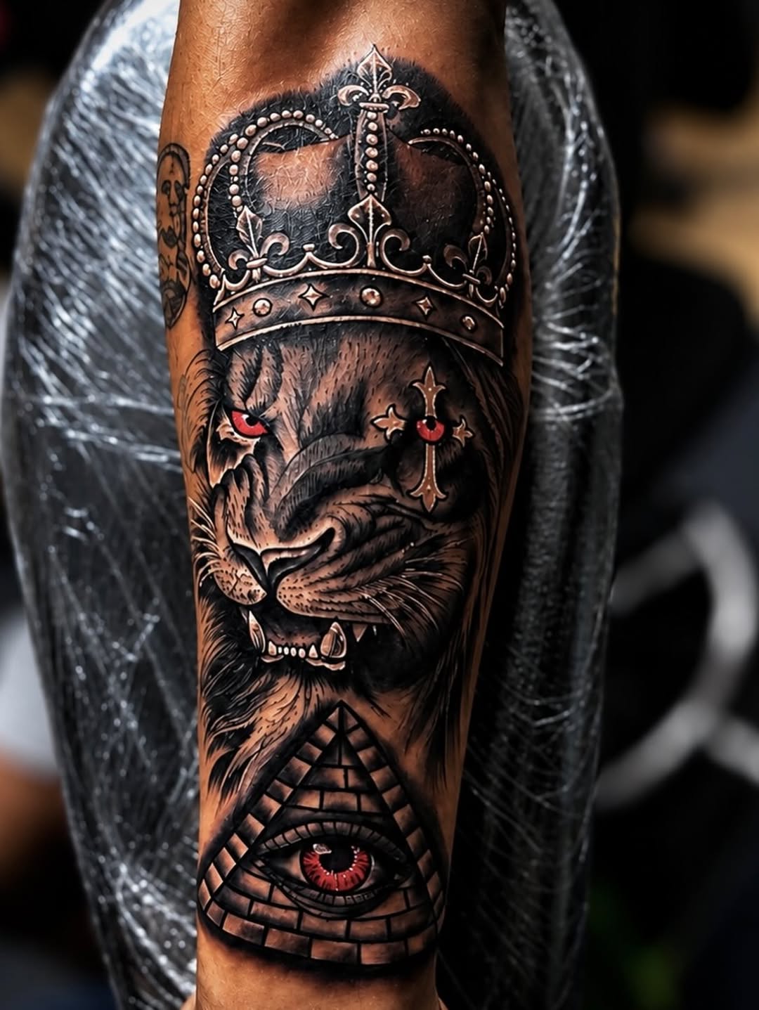 Tattoo by @dayse_ink — realism, black_and_grey
