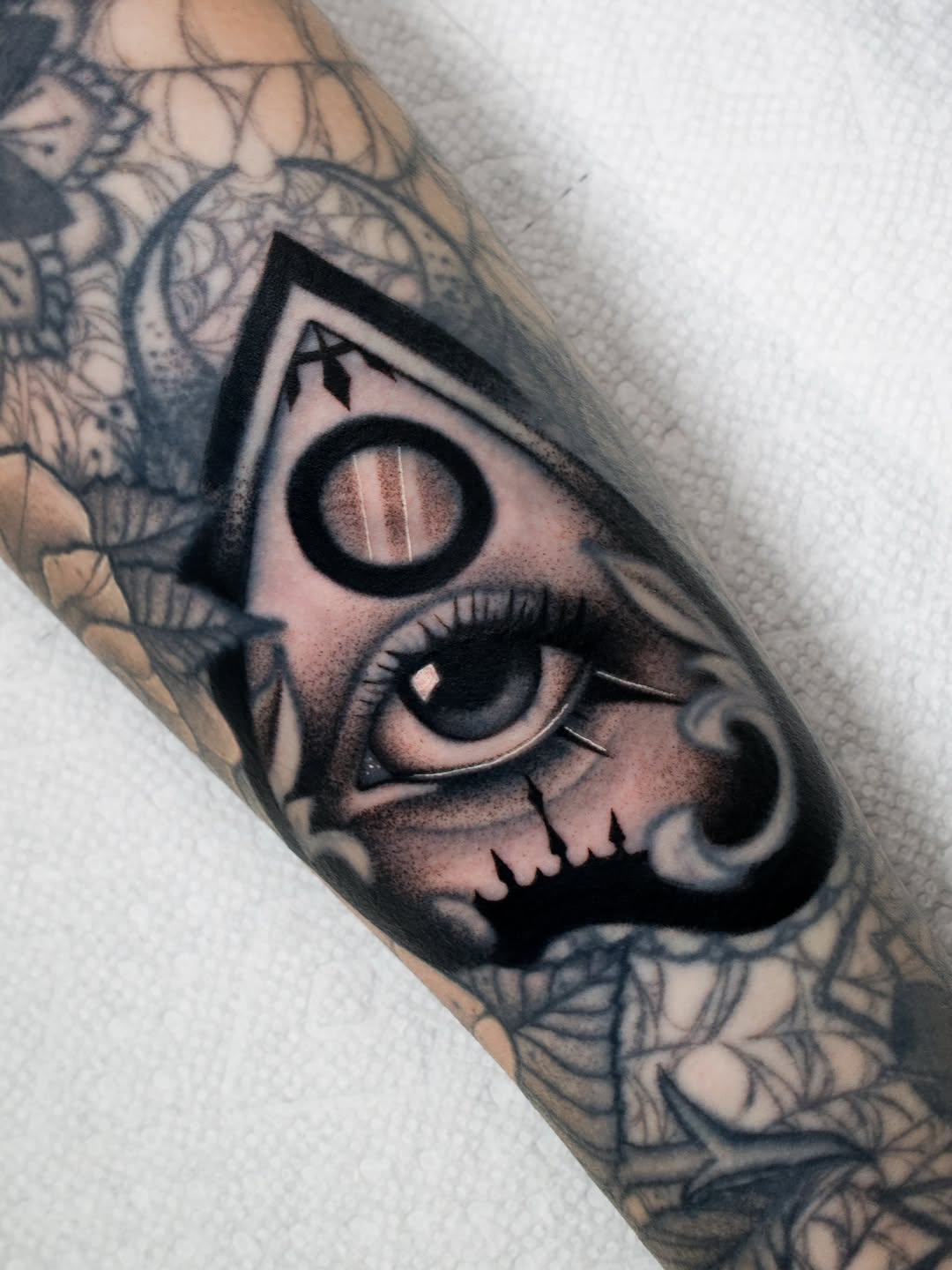 Tattoo by @elainenerowskiart — black_and_grey, illustrative